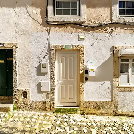 Whome Alfama Retreat Steps From Santa Luzia Viewpoint * Lisbona